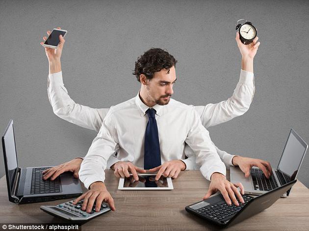研究人员发现当人们情绪糟糕的时候,性格外向人群在执行任务方面表现得更好。同时,性格内向人群却表现相反。