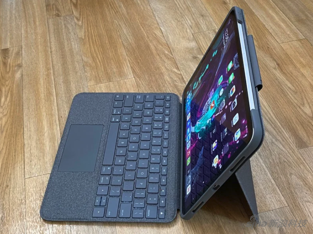 底部接口,USB-C稍小