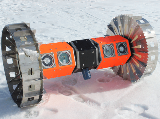 BRUIE漫游车的轮子装有圈状锯齿和窄嵌板，可以防止漫游车被卡在冰中
