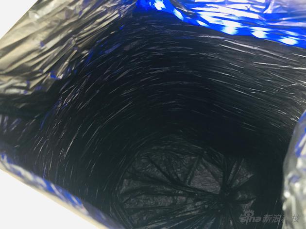 垃圾袋准备好的状态,容量15.5升