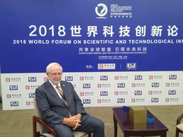 2015年诺贝尔物理学奖得主 Arthur McDonald 接受新浪科技采访