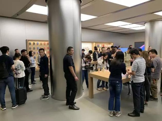 北京某Apple Store，9月21日iPhone XS系列首日发售场面