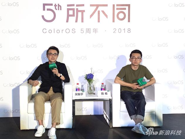 原Flyme视觉总设计师,现ColorOS设计师陈希(右)
