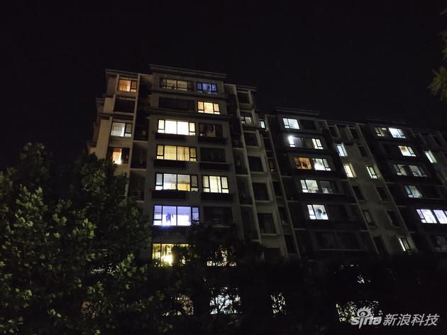 ҹ�����ţ������عⲻ�㣬����΢΢����