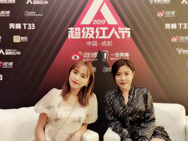 索星文化创始人兼CEO孙洋及旗下博主不困小姐在微博超级红人节上接受新浪科技专访。图/新浪科技
