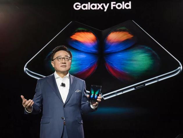 Galaxy Fold(图片来源:视觉中国)