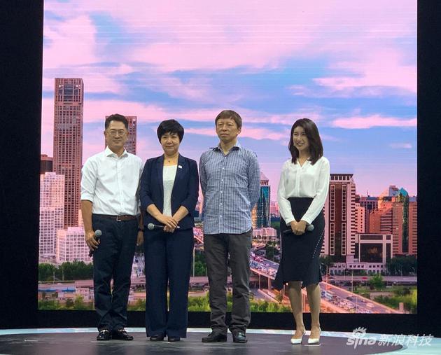 搜狐张朝阳出席三星发布会