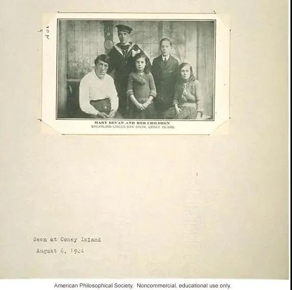 1924年，Mary 和4个孩子的照片。图片来源：American Philosophical Society