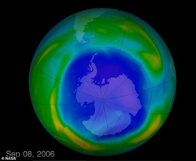 臭氧层空洞在2006年9月达到最大，当时它覆盖了约2750万平方公里的面积