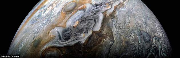 木星上的狂风暴雨：壮丽照片如油画般绚丽
