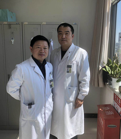 左侧医生 图片来源:王忠海提供