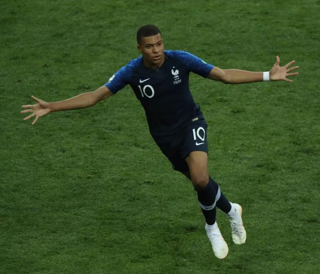 世界杯法国夺冠!买克罗地亚的球迷请把天台让