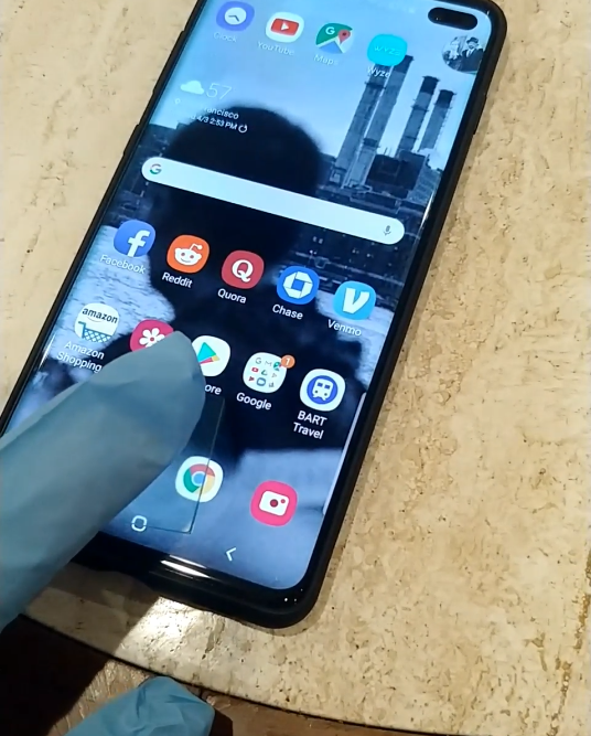三星Galaxy S10指纹识别遭破解视频截图 图源:Imgur