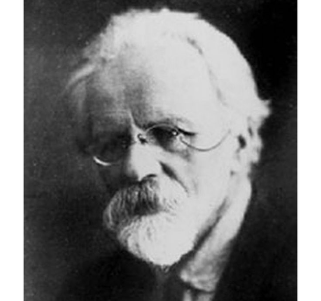 伊里亚·伊万诺维奇·伊万诺夫(Ilya Ivanovich Ivanov)不仅对不同物种的杂交有着浓厚兴趣,而且还是家畜人工授精技术的奠基人,在马匹育种领域是世界知名的先驱
