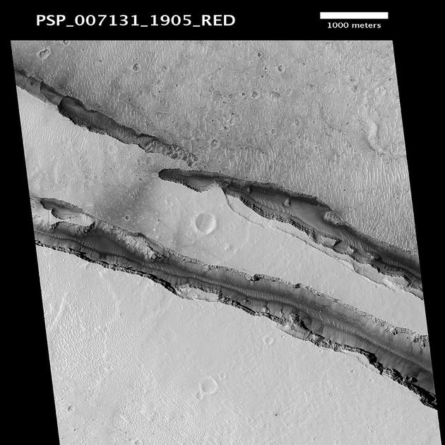 火星侦察轨道卫星于2008年拍摄的科柏洛斯槽沟
