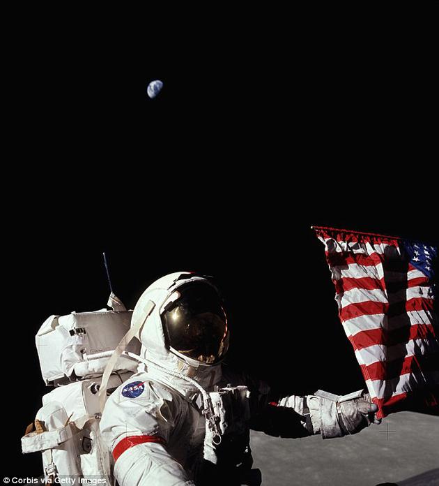 就目前而言,NASA称希望在2030年前将宇航员送上月球,并在2023年前让人类进入月球轨道。图为宇航员吉恩·塞尔南( Gene Cernan)在阿波罗17号任务中的照片。