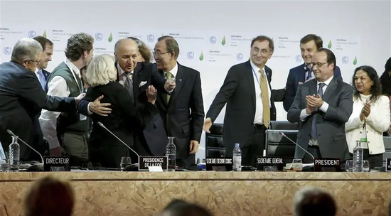 2015年12月12日，巴黎气候变化大会通过《巴黎气候协定》