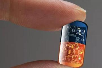 别嘲笑李学凌了，最终你我都逃不过植入芯片的命运