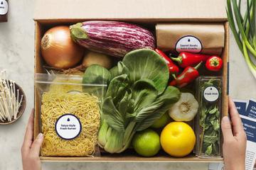 给自己买一箱“锦鲤” 订阅经济对年轻人有啥魔力？