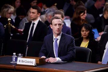 FB危局，扎克伯格去留两难