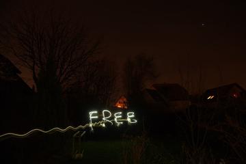 付费要钱，免费要命