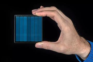 微软“玻璃硬盘”:2毫米可存储75.8G数据，千年不坏