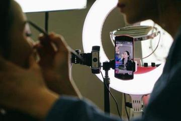 盯了李佳琦、薇娅等头部主播一个月 发现了这些选品规律