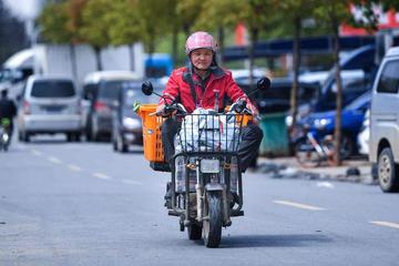 双十一大战越演越烈，快递员却在消失？