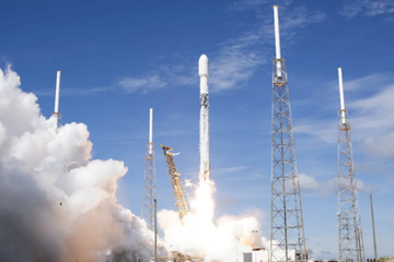 马斯克与贝索斯：世界上最有钱的两人展开太空大战