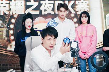 辛巴和他的跟随者：看似风光家族 无非名利江湖