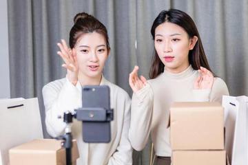 我上直播带货的这一年：有退场，也有留守