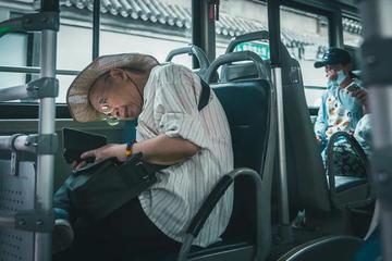 普通老年人要经历多少套路才能快乐上网？