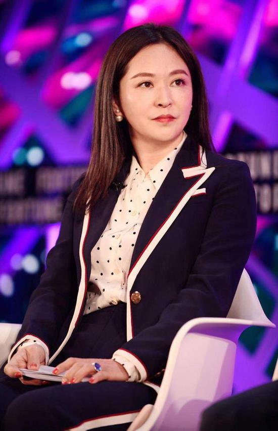 趣国际代理,暖心!女子落入滇池呼喊救命,两名保安义无反顾跳水救人