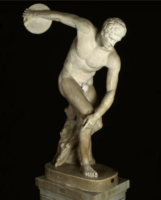 古希腊人竞赛时常常赤身裸体，以展示人体的力量和杰出技艺