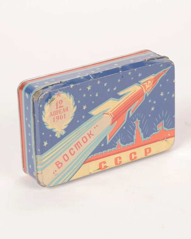甚至连糖果罐都体现了苏联的太空探索能力。图片来源：莫斯科设计博物馆