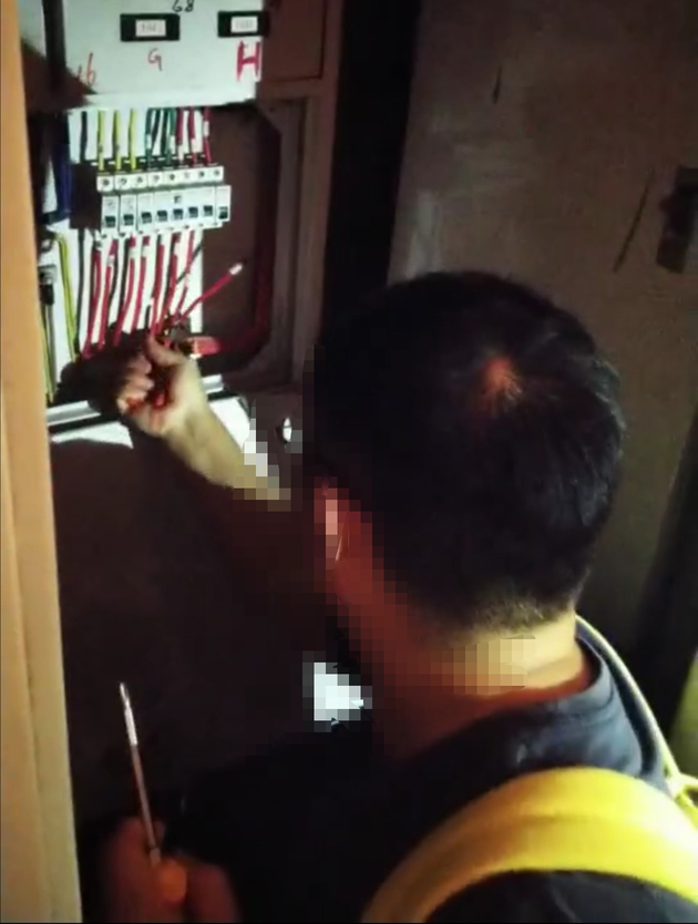 受访者供图 房东剪掉电表电线