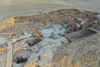 土耳其发现1.1万年前怪异石柱