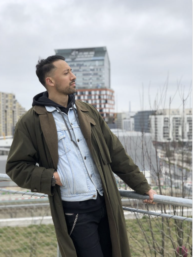 苹果 iPhone X的比较照片虽然并不完美，但错误更不明显。