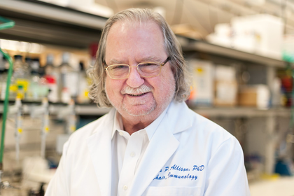 ▲詹姆斯·P·艾利森，美国免疫学家。2014年获生命科学突破奖、唐奖生技医药奖。