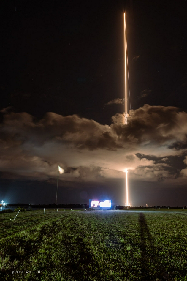 宇宙神五號火箭搭載着露西號升空