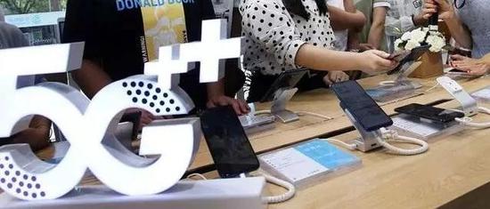 直20首次参加阅兵 发动机功率比美军黑鹰还高出20%