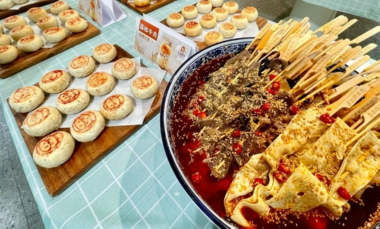 盒马冷锅串串风味月饼，图源上海虹口微信公众号