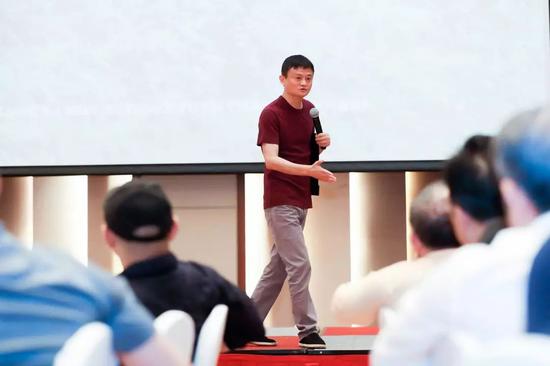 这已是马云第三次为乡村教育在三亚组局,但第一次对媒体开放。