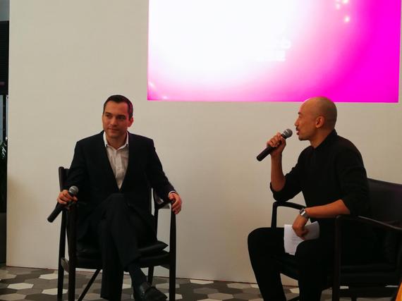 左为Airbnb爱彼迎联合创始人及首席战略官、中国区主席Nathan Blecharczyk