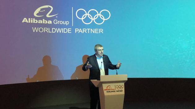 国际奥委会主席托马斯·巴赫发表演讲