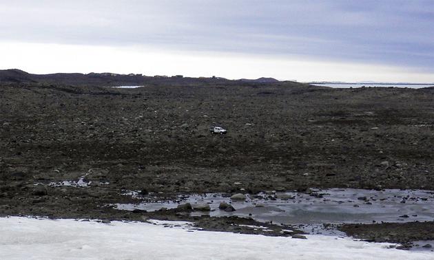 图中是南极洲荒凉地带“亚当斯平地”，实验细菌样本是从这里采集的。最新研究表明，科学家在南极洲发现“吃空气”的细菌。