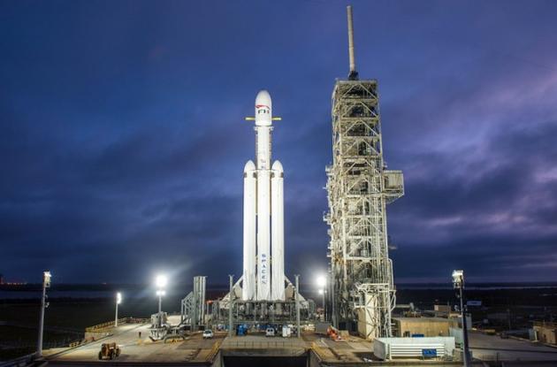SpaceX猎鹰重型火箭引擎测试推迟到周二