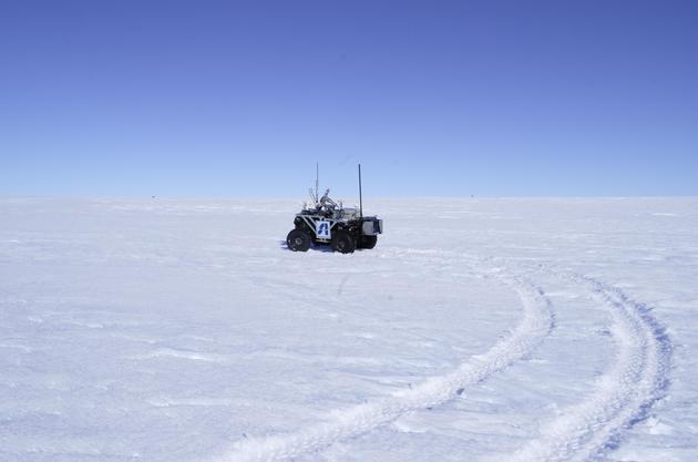 南极科考：首次用冰结构探测机器人进行极地考察