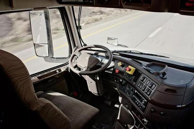 Uber自动驾驶货车开始运营：只上高速路 里面有司机