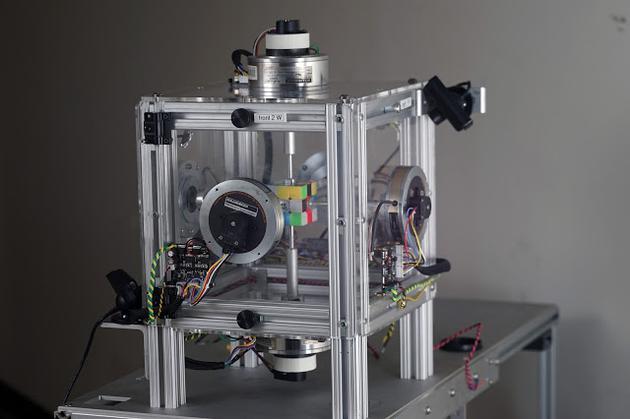 MIT学生研发解魔方机器人：用时仅0.38秒